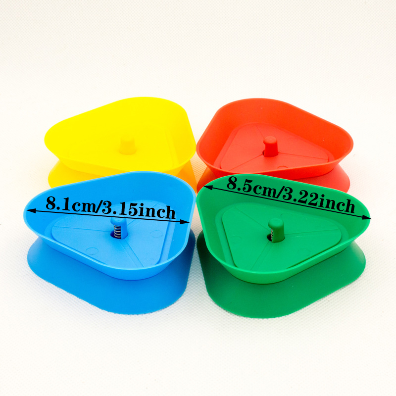 4 ชิ้น/เซ็ตสามเหลี่ยมรูปเล่นผู้ถือบัตรคนขี้เกียจโป๊กเกอร์ที่นั่งเกมกระดานการ์ดสําหรับเด็กผู้สูงอายุฟรีมือของคุณ