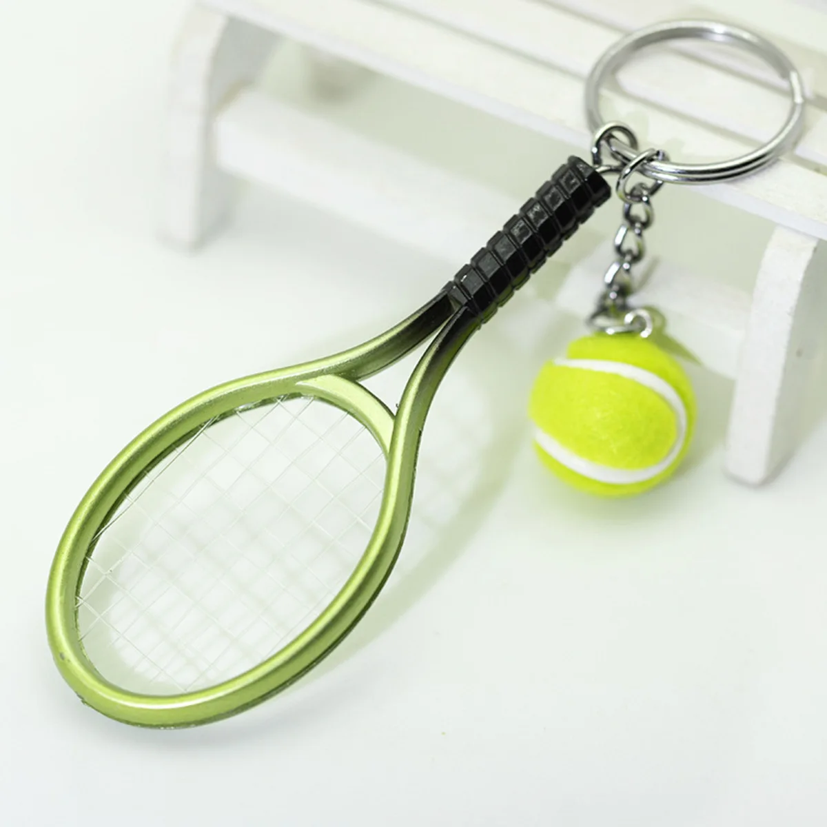 Tennisracket sleutelhanger cadeau - miniatuur realistische sport sleutelhanger, ideaal souvenir voor coaches en spelers, klein maar betekenisvol