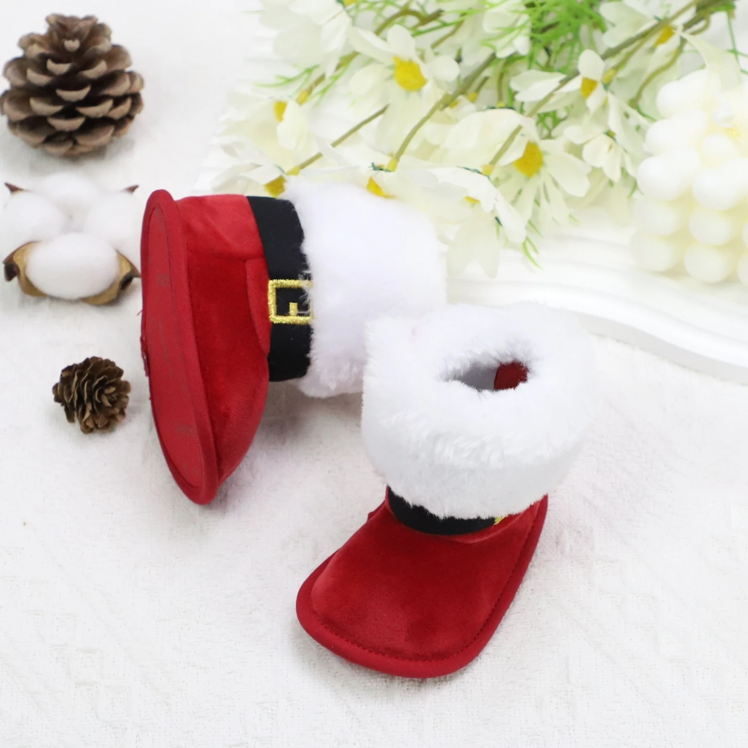 Sapatos infantis para bebês, botas fofas de pelúcia com coração, quentes e antiderrapantes, adequadas para festival e festas, estilo inverno