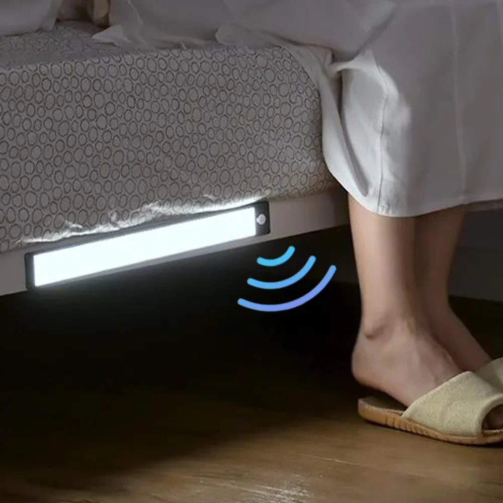 Luce notturna con sensore di movimento a LED Luce notturna USB sotto l'armadio per l'armadio da cucina Camera da letto Sensore guardaroba Illuminazione interna