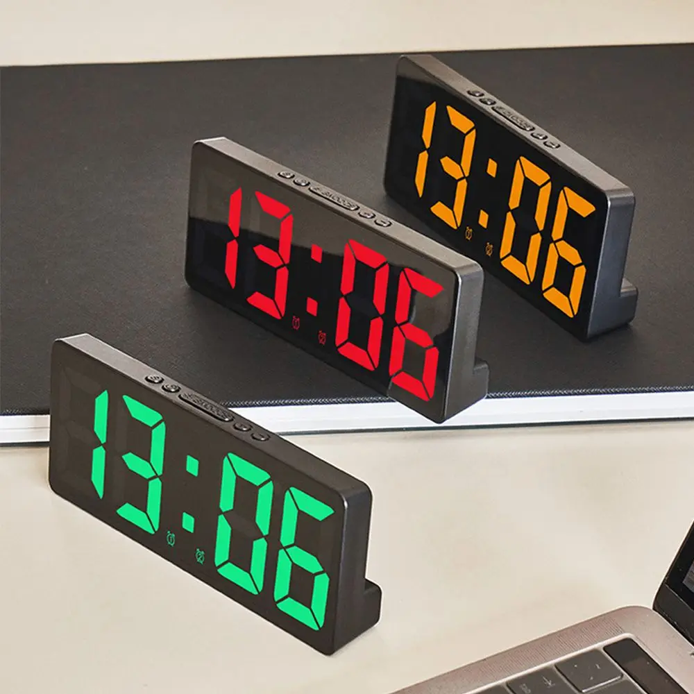 Orologio con numeri creativi Luce notturna a colori Calendario della temperatura Sveglia LED Numero grande Orologio elettronico Retroilluminazione Decorazioni per la casa