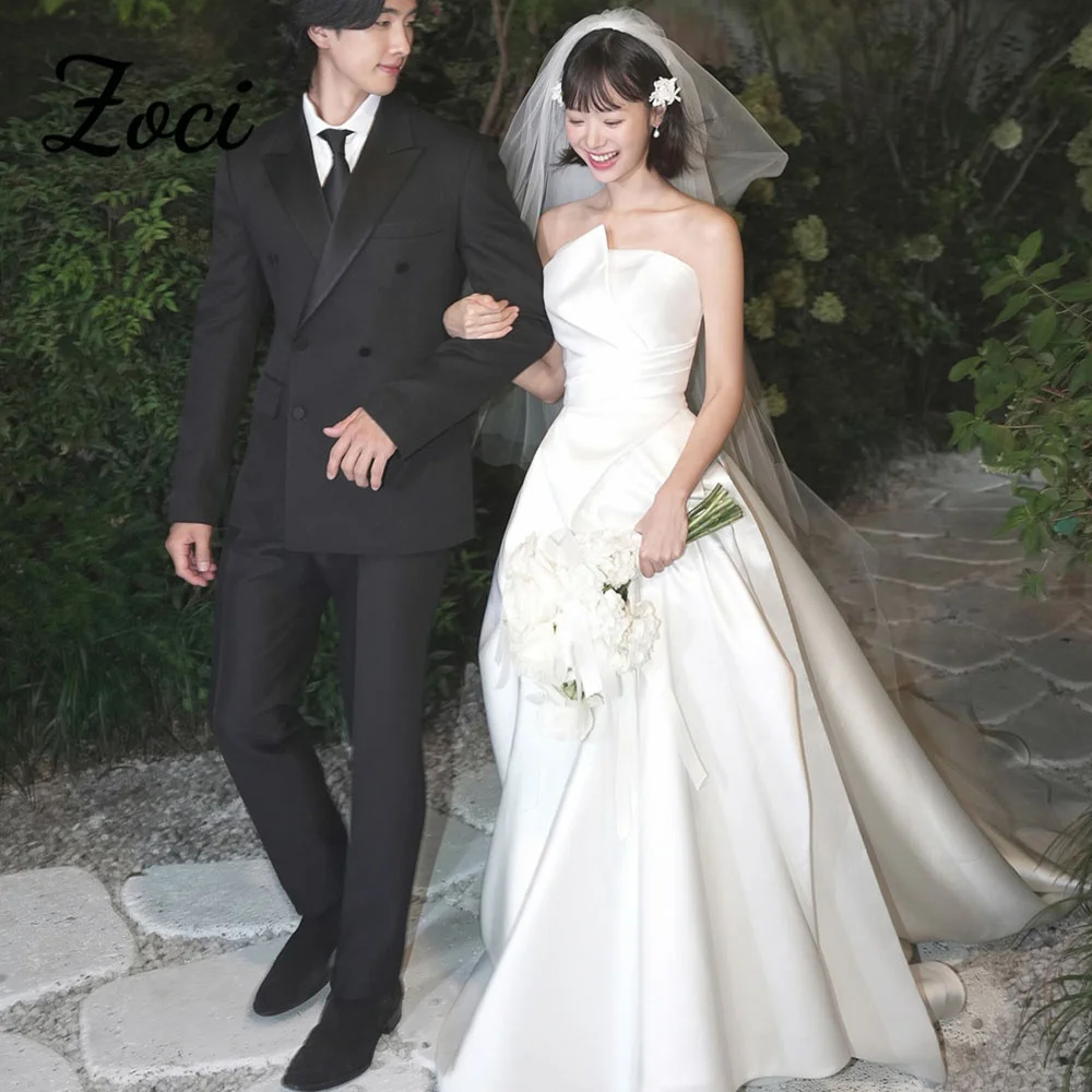 Abito da sposa senza spalline in raso Zoci A-line drappeggiato Sweep Train Abito da sposa coreano Abito da servizio fotografico senza maniche personalizzato per la sposa
