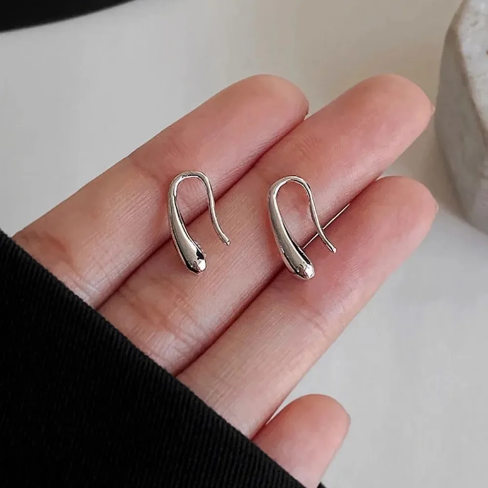 Orecchini in argento a forma di goccia d'acqua per le donne Temperamento semplice Ins Gioielli retrò Festa di compleanno