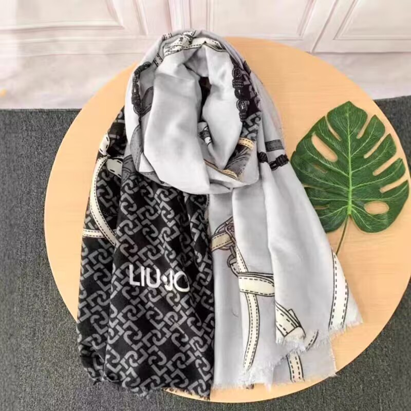 Foreign trade original single Italian new classic fashion printed letter pattern thickened shawl scarf