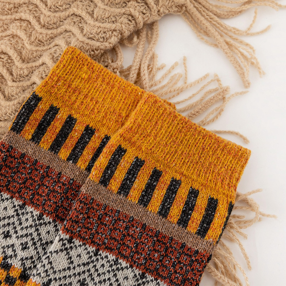 5 pares de calcetines de invierno para hombre, calcetines gruesos, calcetines cálidos de estilo Retro para hombre, calcetines coloridos de moda para botas de nieve