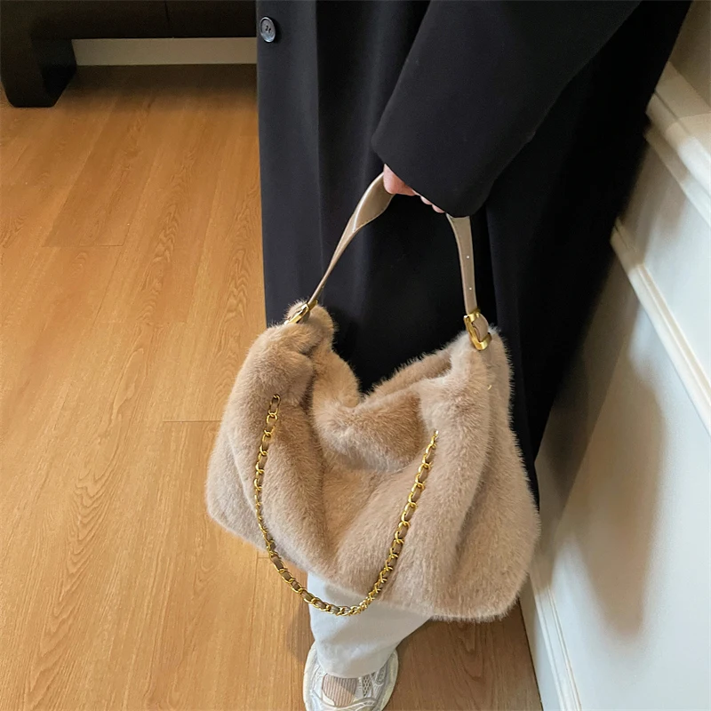 Bolsa de Ombro Fena ande e Versátil, Estilo Peludo, Bolsa Transversal de Alça Única, Material io e Plu