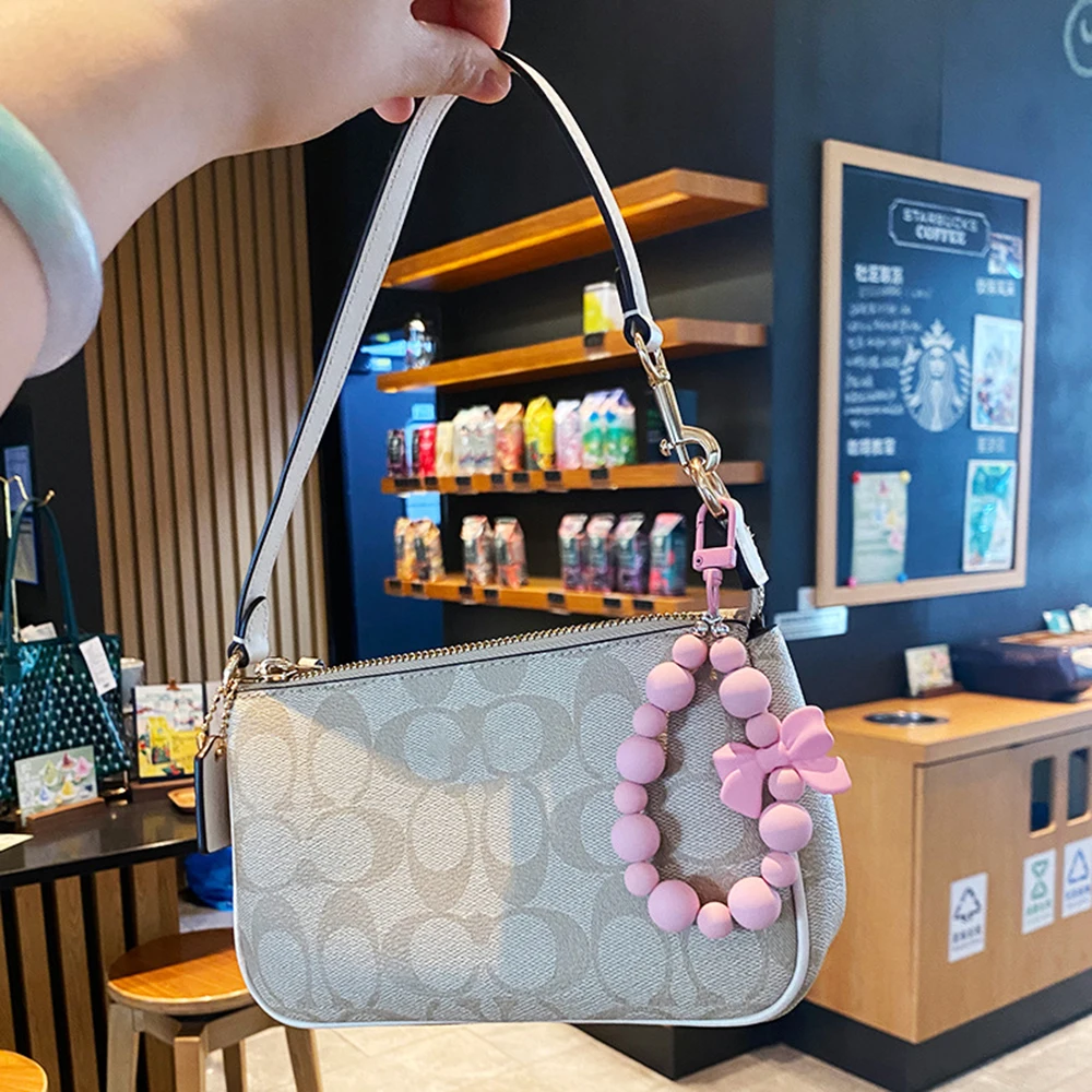Llavero con lazo de perla rosa, cadena para teléfono móvil, bolsa para auriculares, cuerda antipérdida, llavero para coche, colgante con cuentas, acceso colgante para mochila