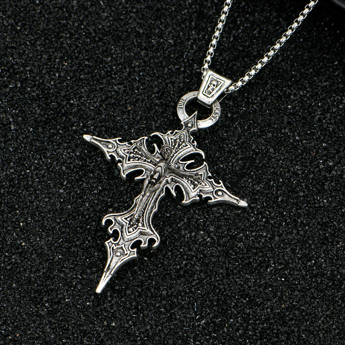 Um colar gótico retrô elegante e personalizado com pingente de cruz de caveira e colar de Halloween
