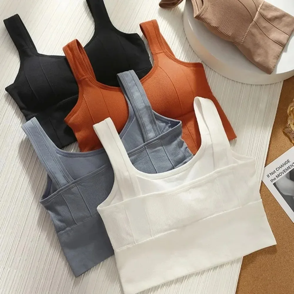 Sports bra with sweat-proof function for fitness wear. Women's seamless yoga bra. Anti-shock off-shoulder top.