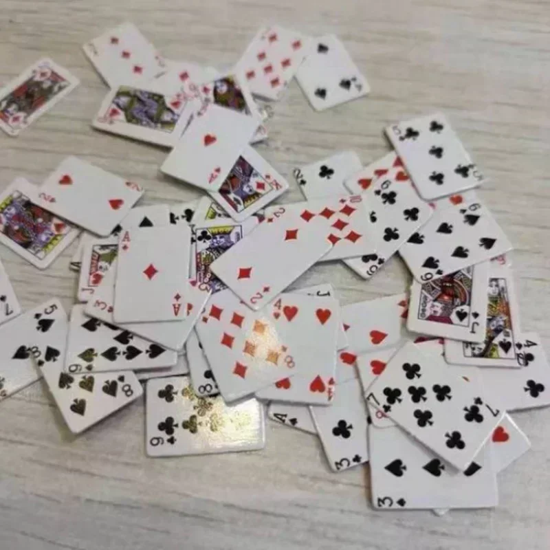 Bonito mini jogo de pôquer mini casa portátil jogando cartas boneca acessórios decoração para casa pequena festa jogo de tabuleiro cartas de pôquer jogos