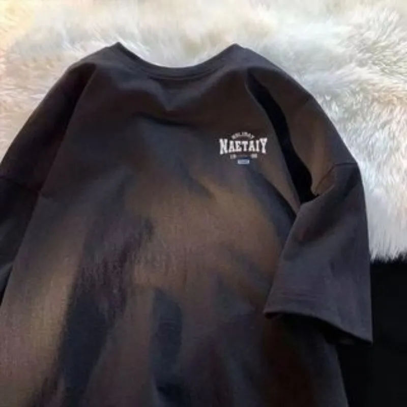 8XL ผู้ชายขนาดใหญ่แฟชั่นหลวมอเมริกันวินเทจ NAET พิมพ์แขนสั้นคอรอบคออเนกประสงค์แนวโน้มชุดคู่