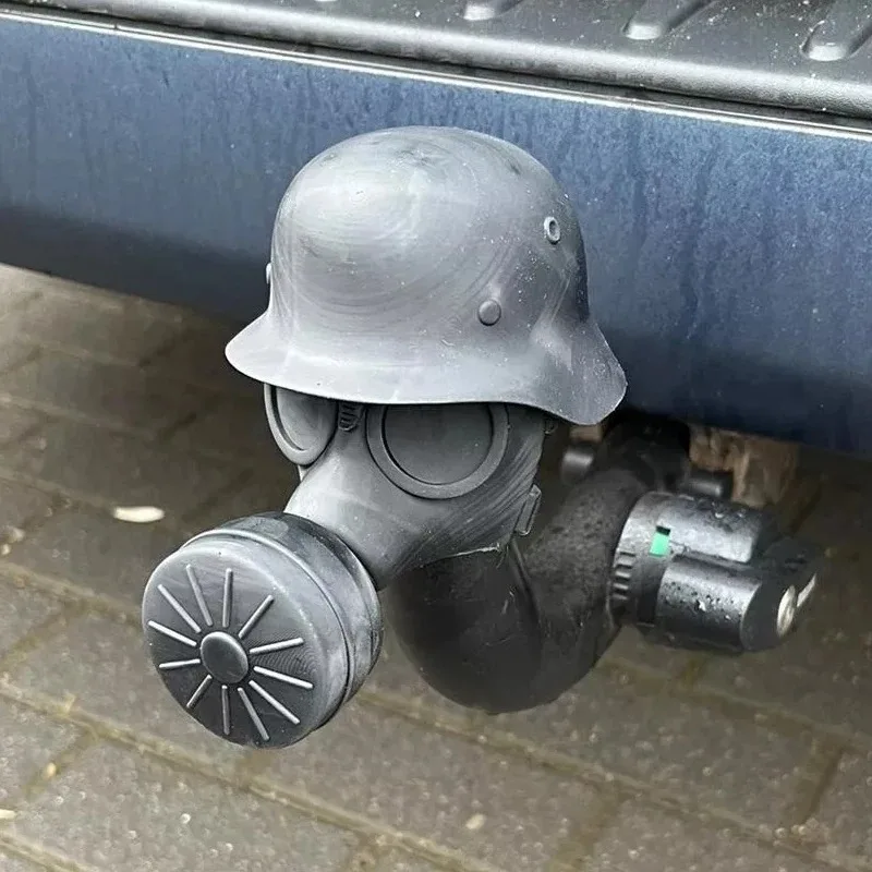 トレーラーヒッチカバー スチールヘルメットとガスマスク付き 3Dプリント トレーラーヒッチボールカバー 受信管の錆びを防ぐ