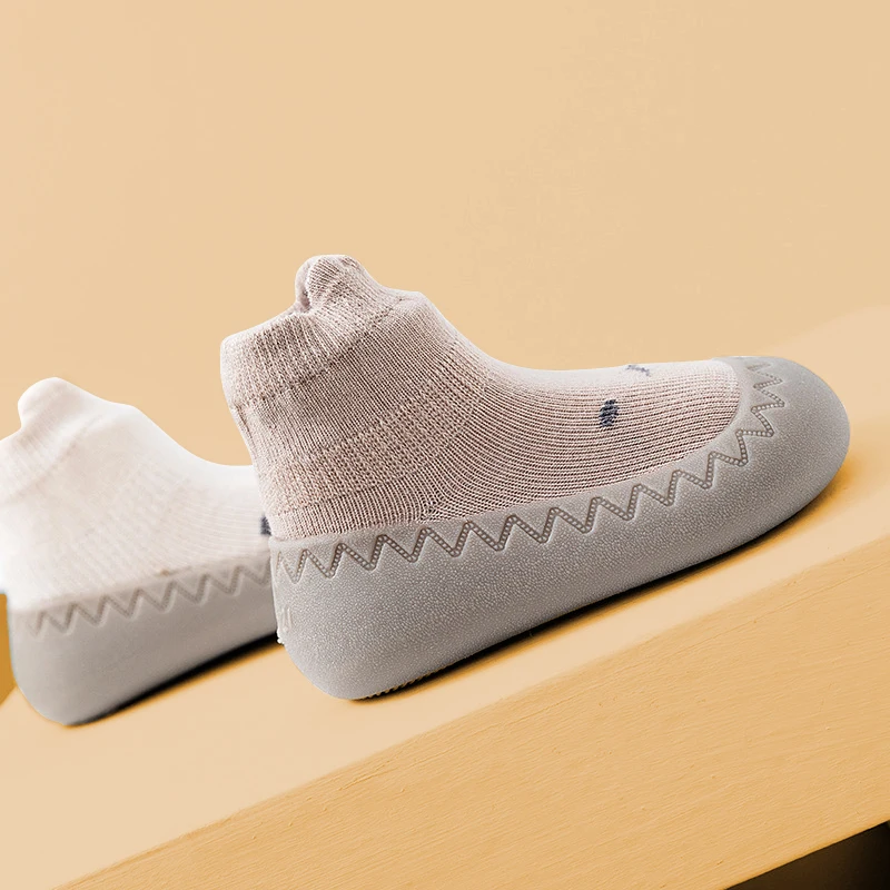 ถุงเท้าเด็กรองเท้าทารกน่ารักการ์ตูนเด็กรองเท้ายางนุ่ม Sole เด็กรองเท้าผ้าใบ Booties เด็กวัยหัดเดิน First Walker