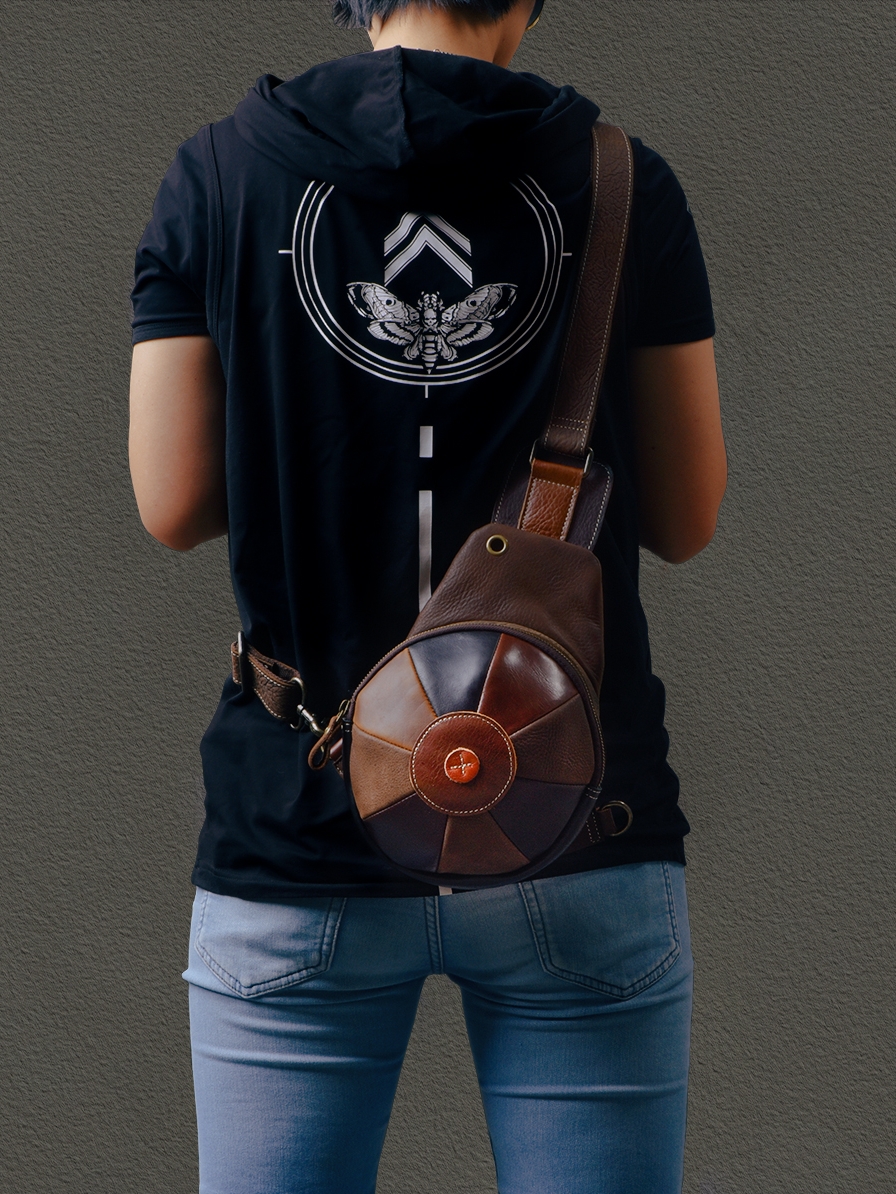 Нагрудная сумка из воловьей кожи в стиле ретро