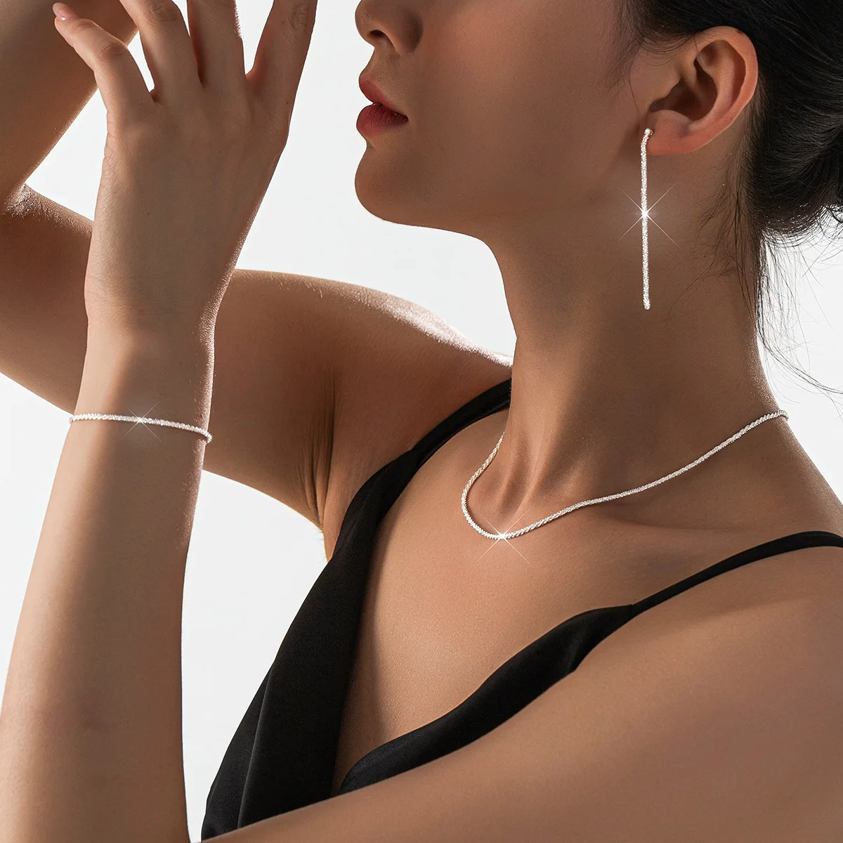 Set di gioielli con bracciale e collana a catena con clavicola placcata in argento lucido, accessori minimalisti per cielo stellato da donna