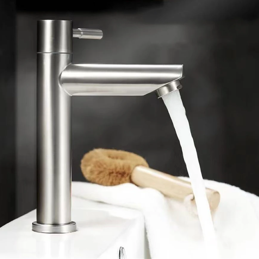 Rubinetto singolo per acqua fredda in acciaio inossidabile Rubinetto per lavabo nero Rubinetto per lavabo allungabile e sollevabile montato su piano in argento