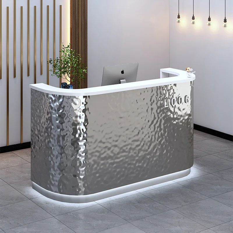 Hohe Qualität, kreativ, schwarzer, minimalistischer Bartisch, luxuriöses Empfangsdesign, stehender Bar-Esstisch, moderner Mesa Pared aus der Mitte des Jahrhunderts