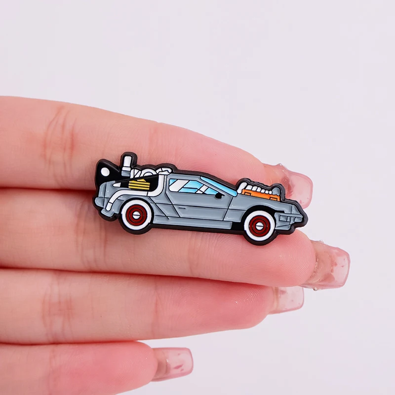 Retro การ์ตูนกีฬารถ Enamel Pin นิยายวิทยาศาสตร์ภาพยนตร์แรงบันดาลใจรถเข็มกลัดเสื้อ Lapel Badge ของขวัญเครื่องประดับสําหรับเพื่อน
