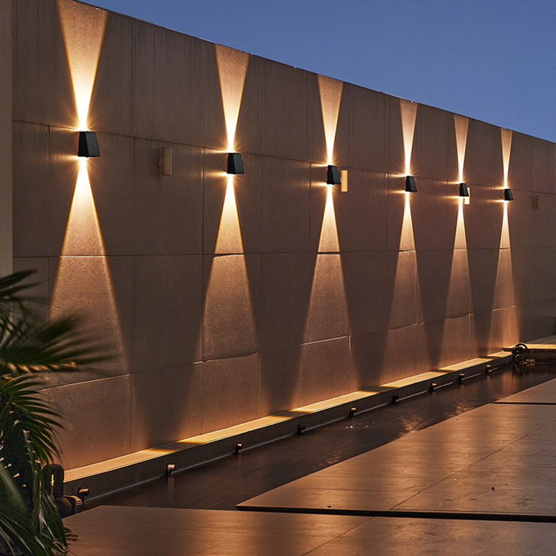 Solar-Außenwandleuchten, Atmosphärenlampe für Garten- und Hofdekoration, wasserdichte Wandleuchte für den Außenbereich