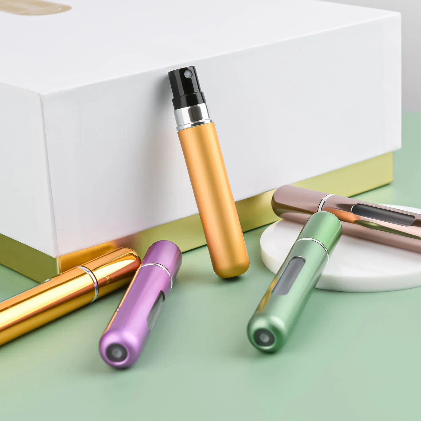 Mini bottiglia di profumo in alluminio multicolore da 5/8 ml con pompa spray Bottiglia atomizzatore riutilizzabile vuota portatile per viaggi essenziali