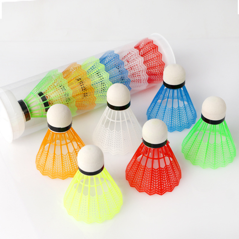 12 pièces/ensemble balle de Badminton balle de Badminton en plastique jaune blanc étudiant balle de Badminton en Nylon balles en mousse jeux de Sport de loisirs