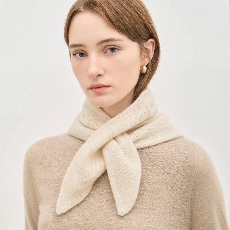 「Marca de lujo」Marca coreana ~ 24 invierno francés sle Retro Show Sle polar sólido tejido cruzado Triangular carpeta bufanda protector de cuello