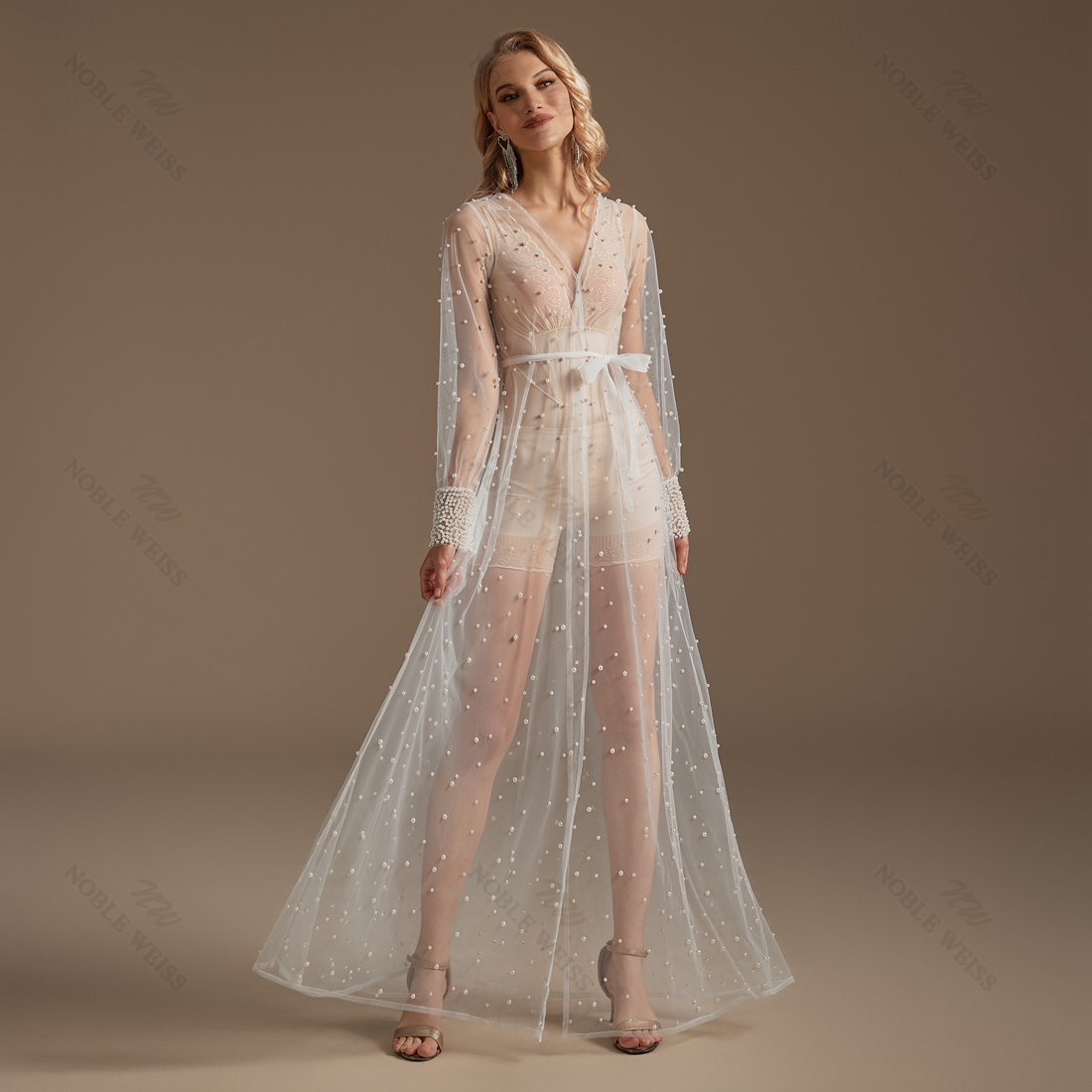 Chaqueta de boda de manga larga con muñeca de perlas, bata de tul, chal de fiesta, BOLERO, capa nupcial hasta el suelo, abrigo largo de perlas Sexy personalizado