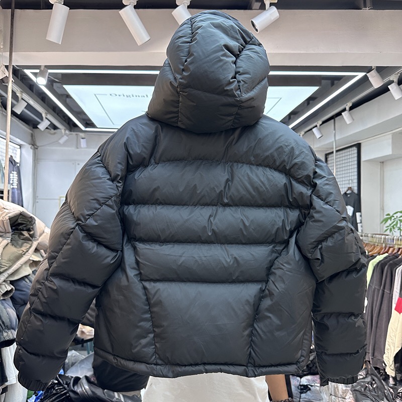 Chaqueta de invierno con capucha engrosada