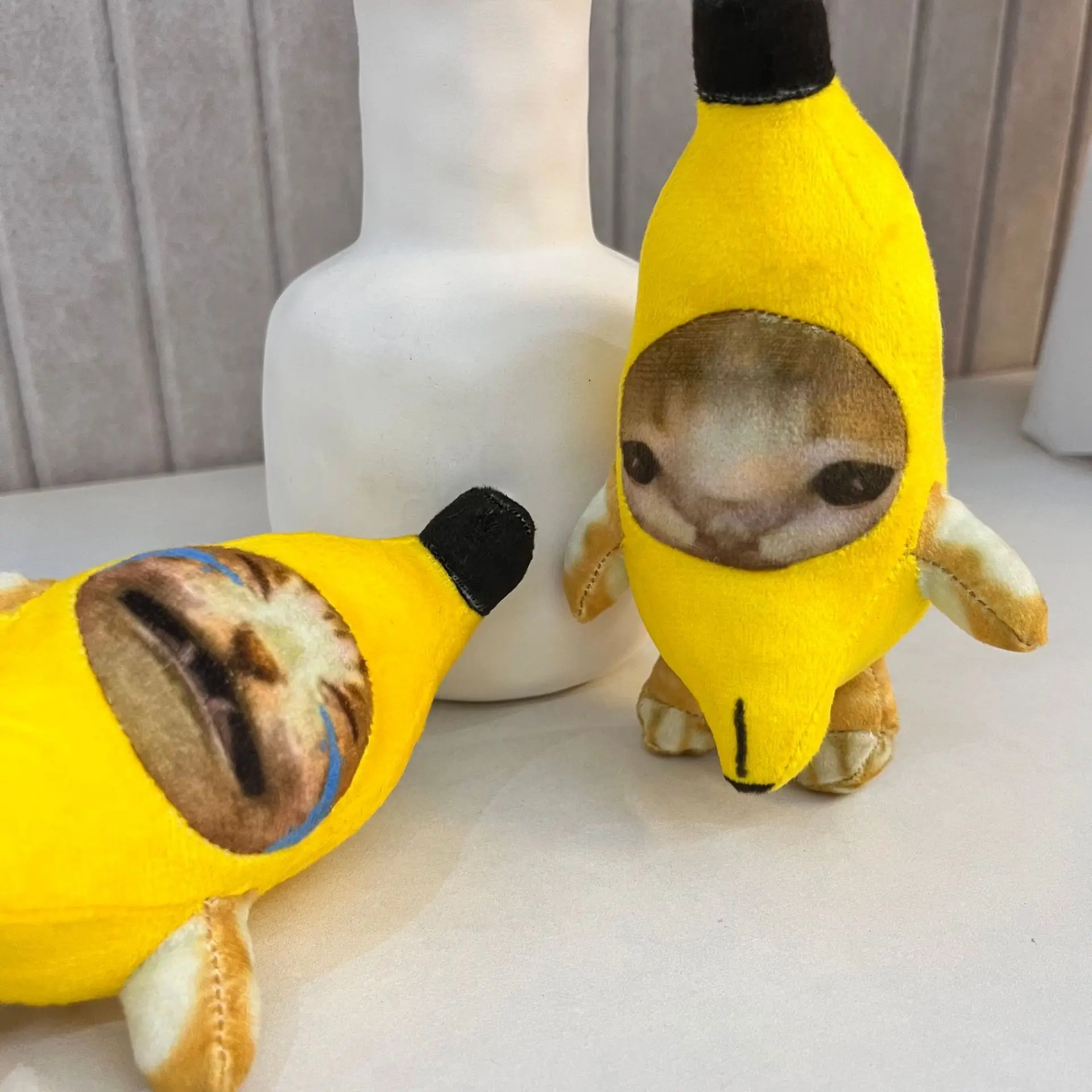 กล้วยแมวตุ๊กตาจี้พวงกุญแจร้องไห้ Happy Banana Cat ตุ๊กตาจี้เสียงของเล่นกระเป๋ารถตลกจี้ Keyring ของขวัญเด็ก