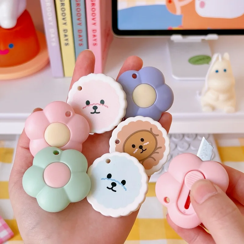 Cute Flower Dog Color Mini Portable Utility Knife Paper Cutter Cutting Paper Razor Blade Office Stationery Cutting Supplies