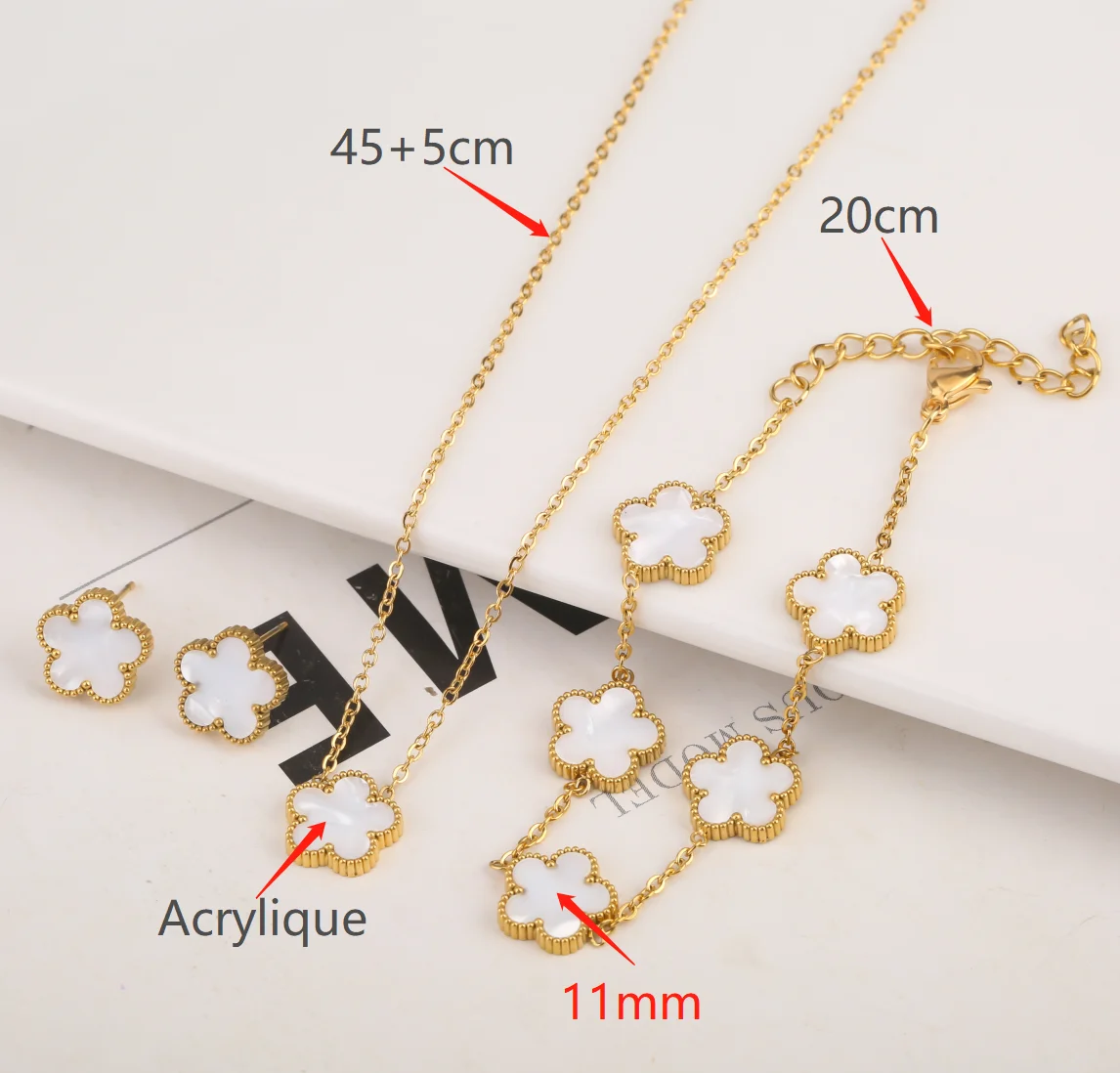 ปรับการออกแบบใหม่ชุบทองสแตนเลส 316L ดอกไม้สร้อยข้อมือห้ากลีบผู้หญิงหรูหราของขวัญ Clover