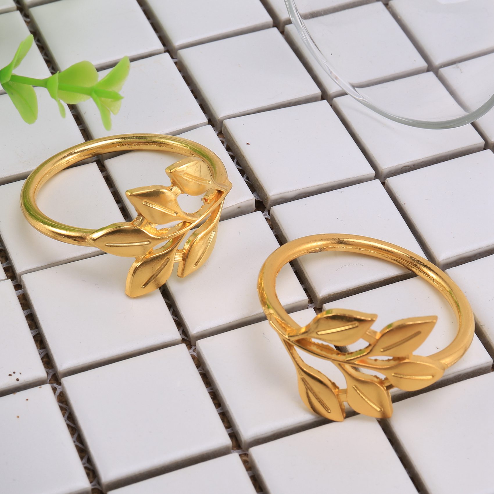 6 ชิ้น/ล็อตโรงแรมแหวนผ้าเช็ดปากผู้ถือผ้าเช็ดปากฤดูใบไม้ร่วงใบผ้าเช็ดปากหัวเข็มขัดคริสต์มาสงานแต่งงานทองผ้าเช็ดปากวงกลมอาหารค่ําตกแต่งตาราง