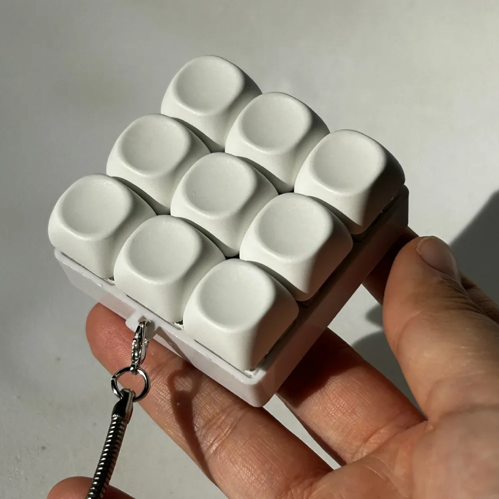 Relaxante diy teclado fidget chaveiro keycap teclas botão dedo teclado tampa 4/9 teclas alívio do estresse clicker brinquedo adulto