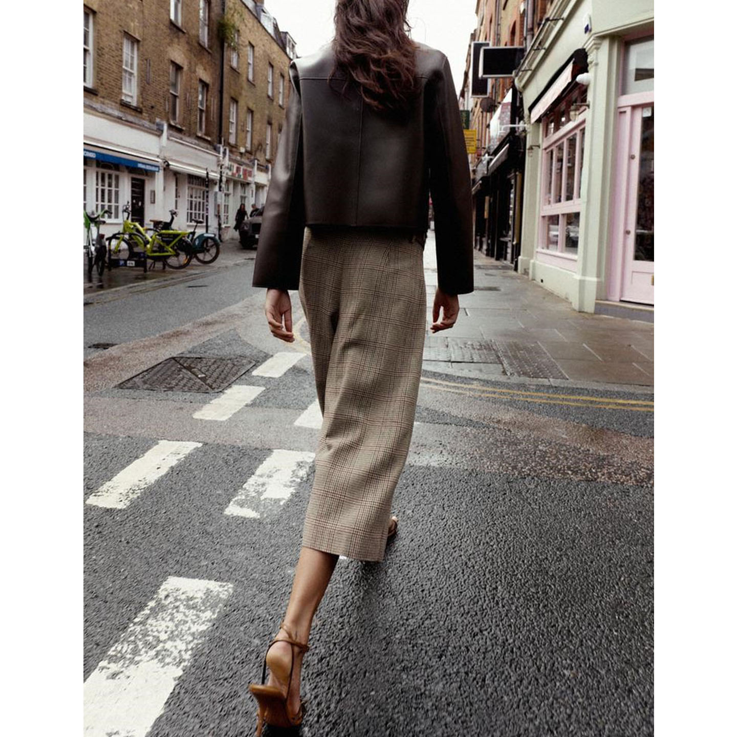 Nova Jaqueta Curta Fena de Couro PU Estilo Britânico com Gola Lapela e Manga Longa, Solta, em Fibra de Poliéster 00% Vel...