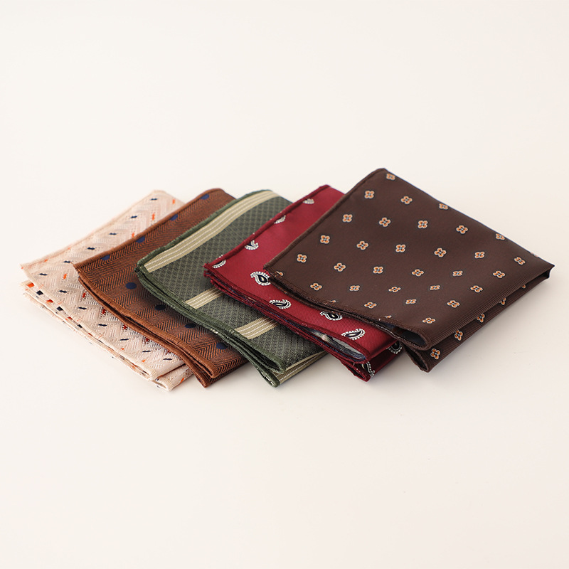 2025 ใหม่หรูหรากระเป๋าสแควร์การ์ตูนลายผ้าเช็ดหน้าสีเขียว Polka Dot โพลีเอสเตอร์ Hanky งานแต่งงานชุดของขวัญ