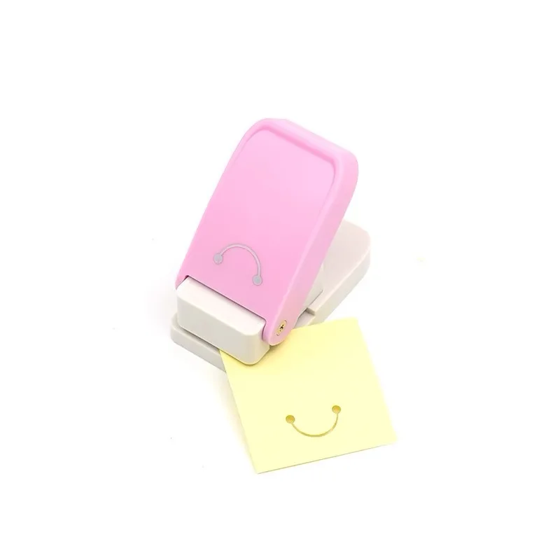 1pcs Random Color Creative Keychain Accessory Hole Punch for DIY Scrapbook Embossing Craft Tools, Excellent Quality