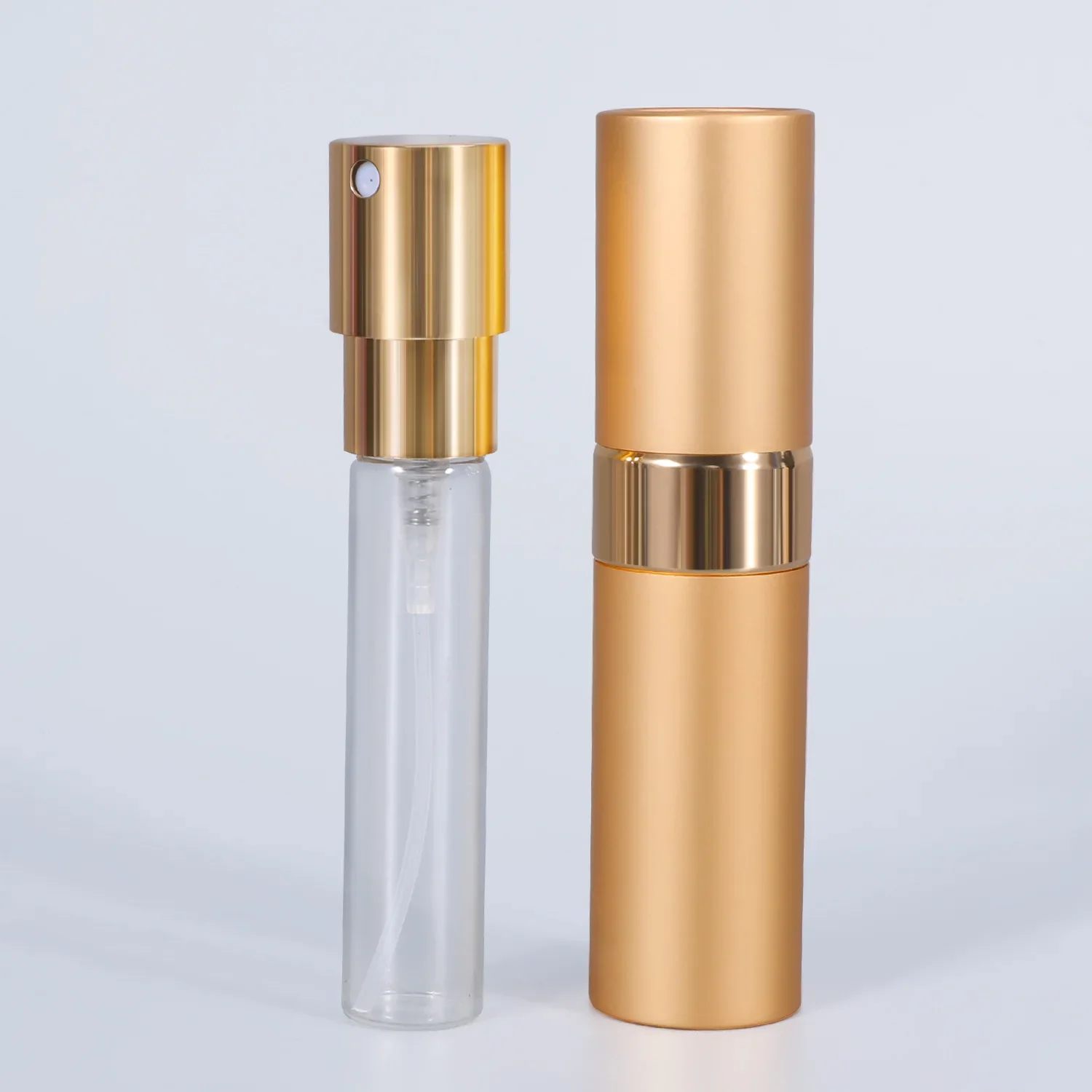 Bottiglia di ricarica per profumo Bottiglia di profumo riutilizzabile in alluminio metallico da 8 ml Bottiglia spray Atomizzatore portatile Profumo da viaggio