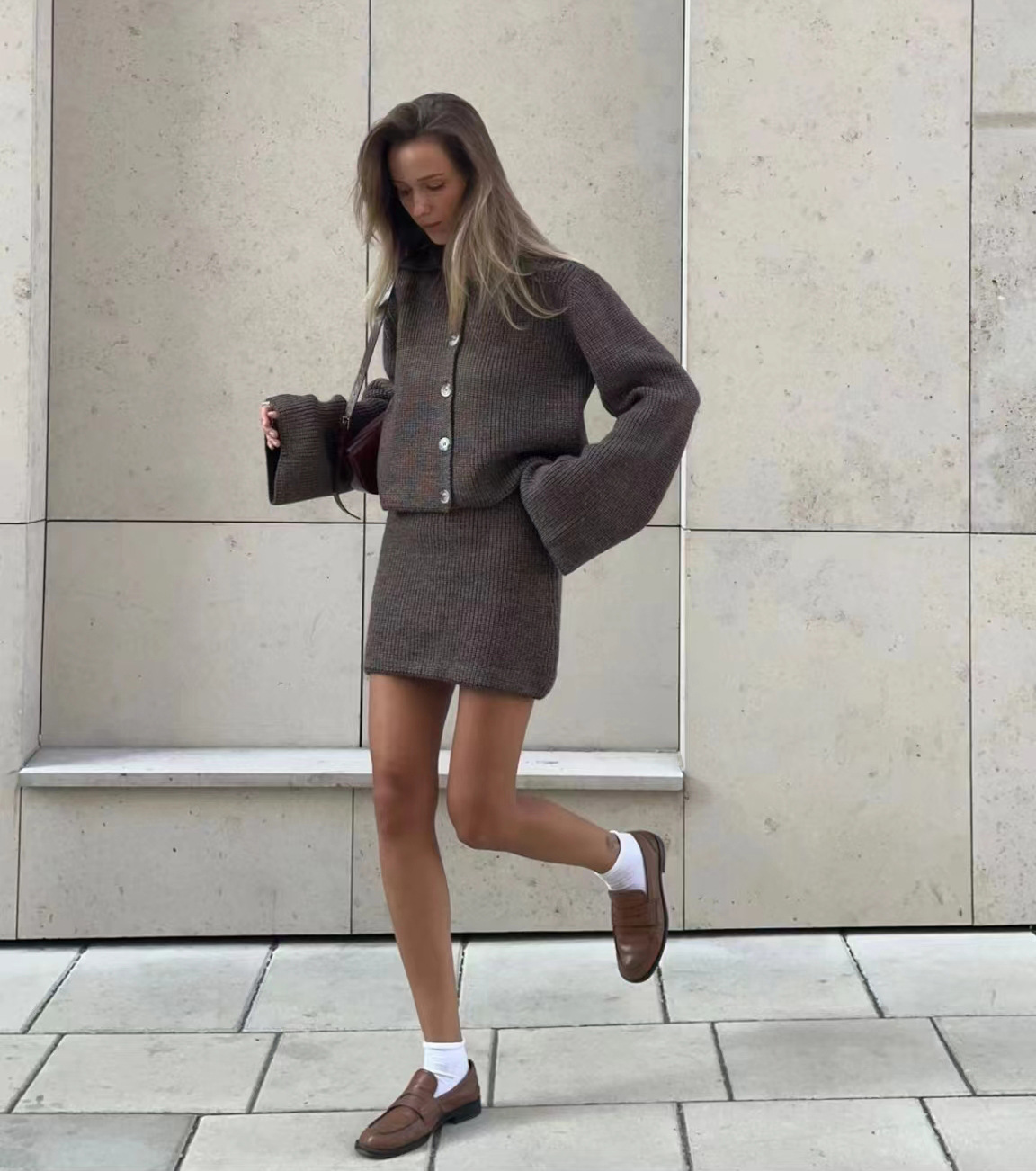 Nova moda de inverno feminina gola virada para baixo manga longa único breasted cardigan define elegante sólido malha mini saia ternos