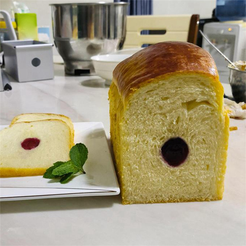 Long Cake Baking Pan Non-Stick Flowing Heart Cake Mold Aluminium Alloy Square Bread Loaf Pan with Center Tube Cake Tools