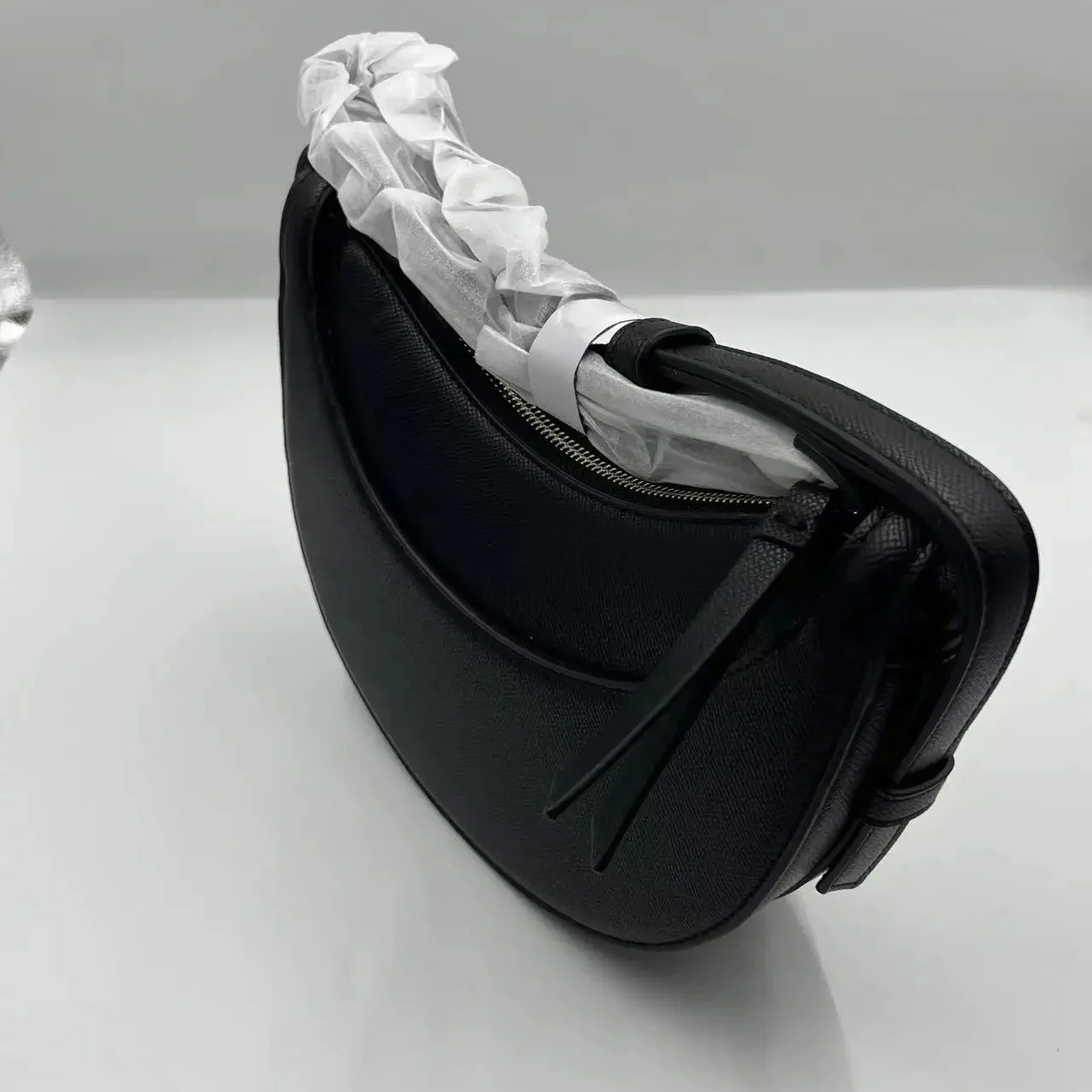 2025 nova bolsa crossbody feminina retro moda couro preto crescente saco design leve senhoras bolsa de ombro