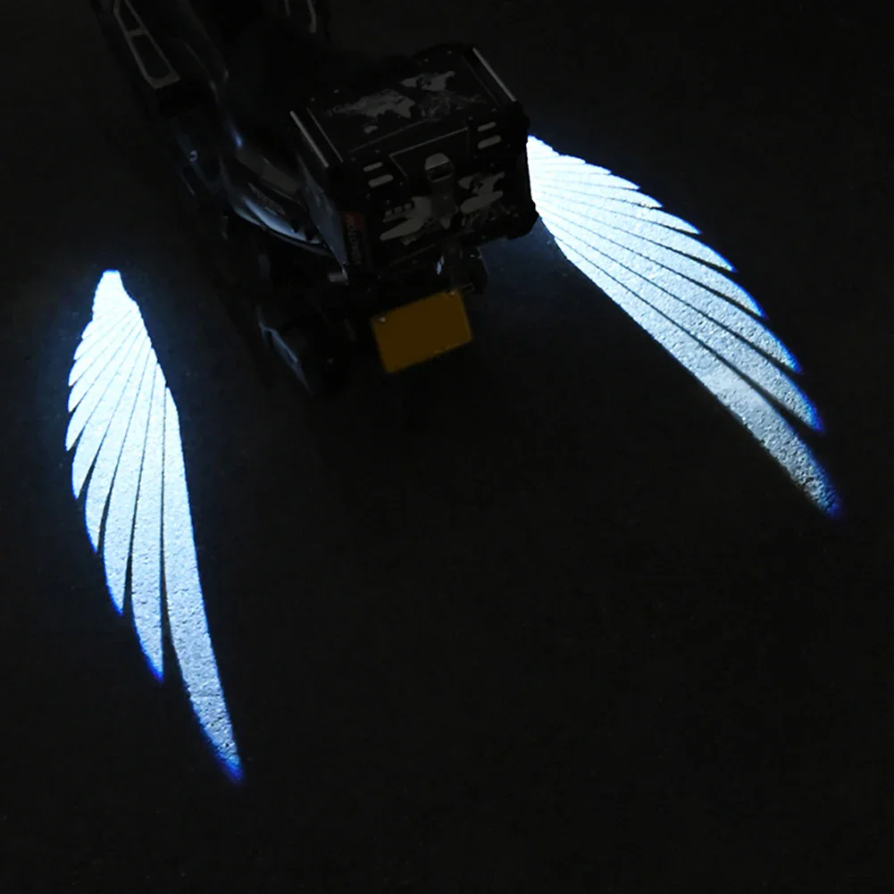 2 個天使の羽ウェルカムライトオートバイ LED アンダーボディライトプロジェクター装飾雰囲気ライトアクセサリー