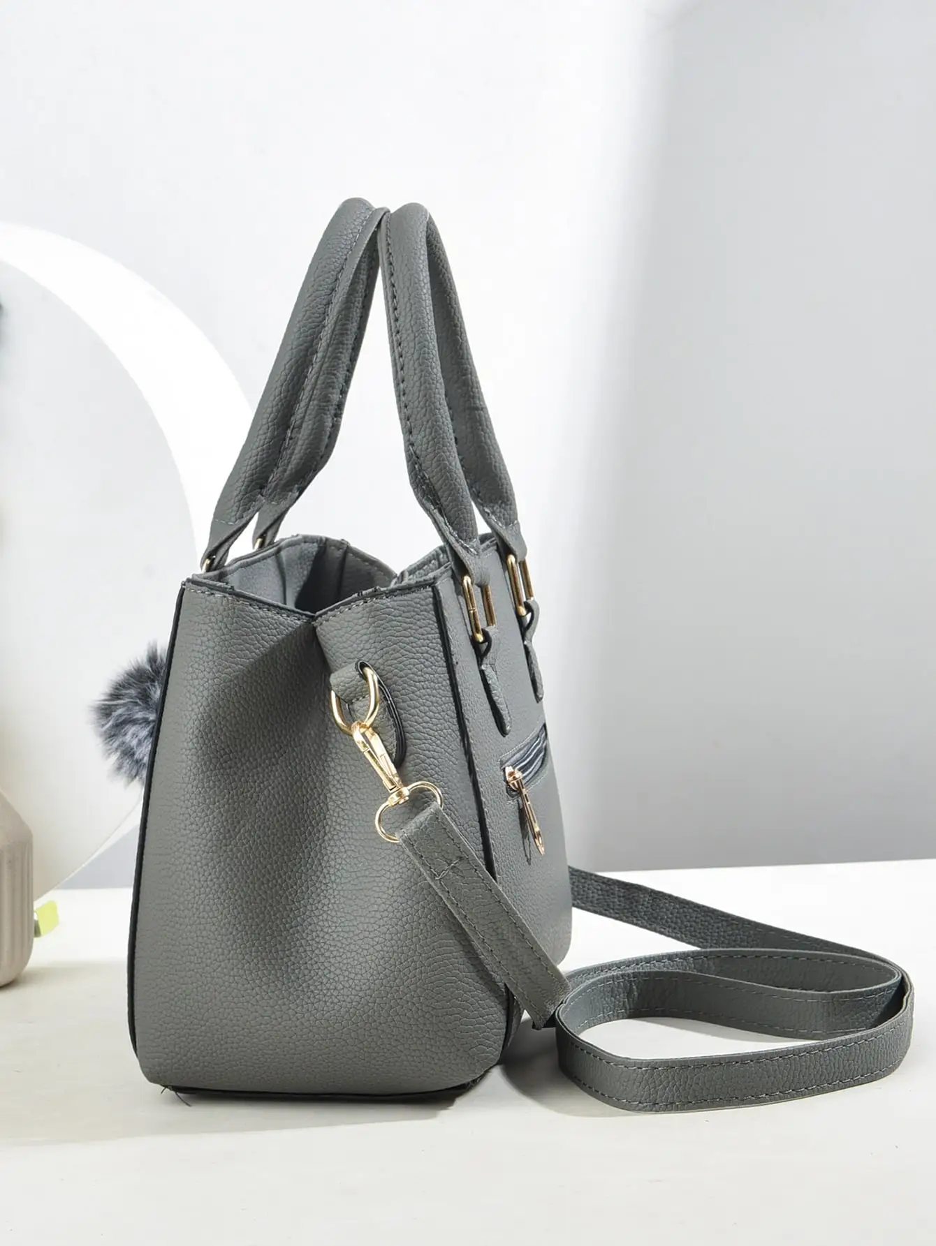 Sac à bandoulière brodé de grande capacité à la mode pour femmes, un sac à main pour un usage quotidien