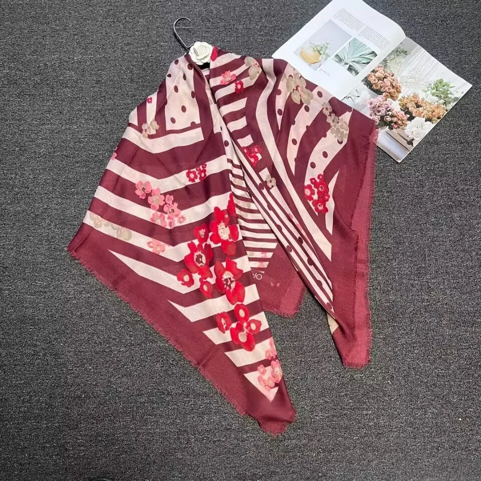 New fashionable and versatile decorative printed gift shawls and scarves from original orders for foreign trade