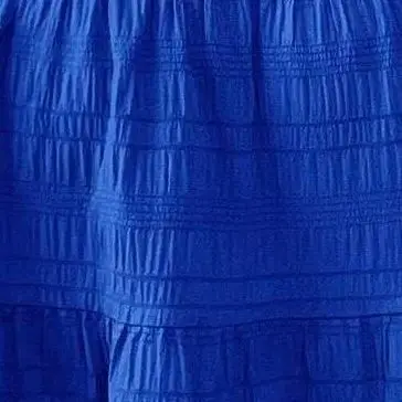 Vestido informal de verano con escote en una línea, tirantes finos, textura versátil, color sólido