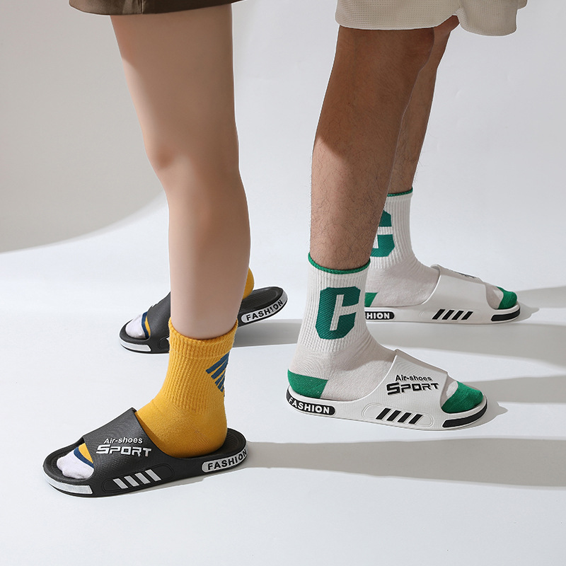 Zapatillas de moda para hombre, chanclas antideslizantes de suela suave de PVC, chanclas informales para playa al aire libre, zapatillas de baño para el hogar, sandalias nuevas para parejas
