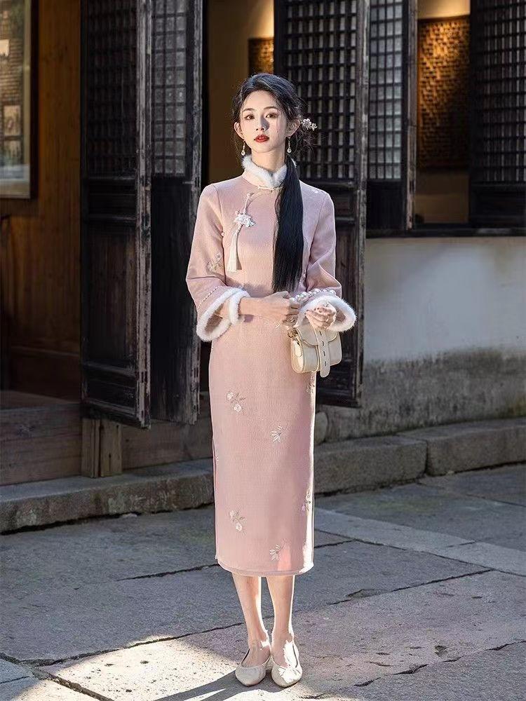 女性のための伝統的なqpaoドレス、秋と冬の服、優しい花、気質、エレガントな刺embroidery、ヴィンテージドレス、チャイナドレス