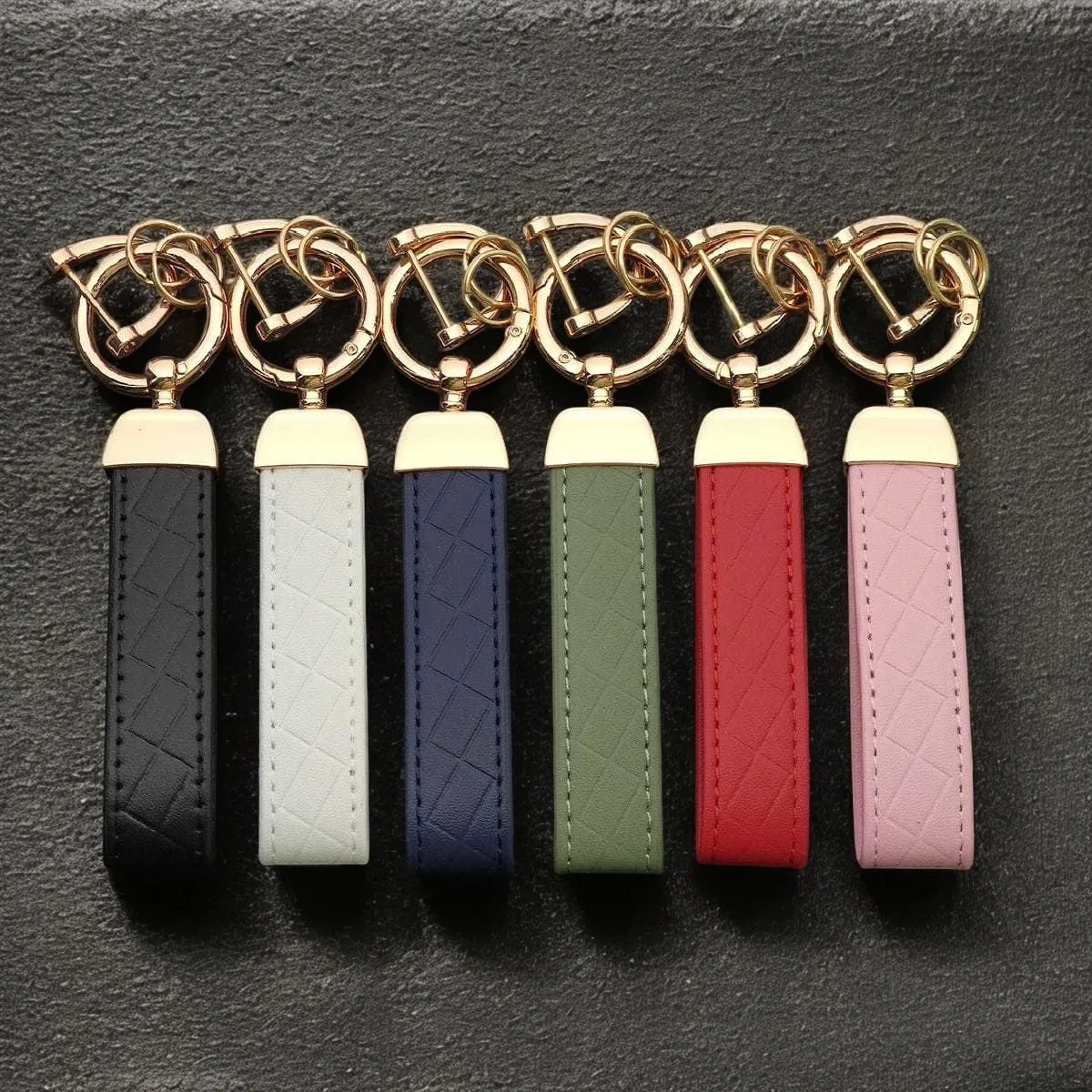 Logotipo personalizado nome couro metal moda chaveiro ponto chaveiro ferragem accessorie fivela para carro moto chaveiro pingente presente