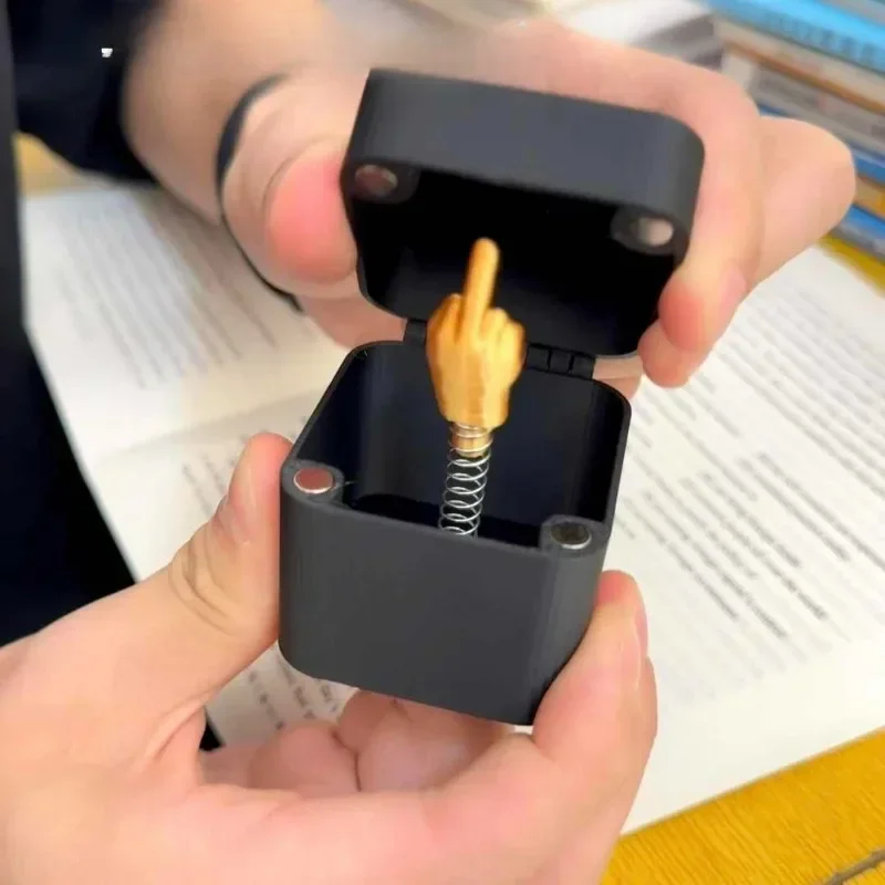 Pop-Up Middle Finger Prank Box – Cheeky Gag Gift for Adults, Perfect for Parties, Birthdays, and Casual Gatherings