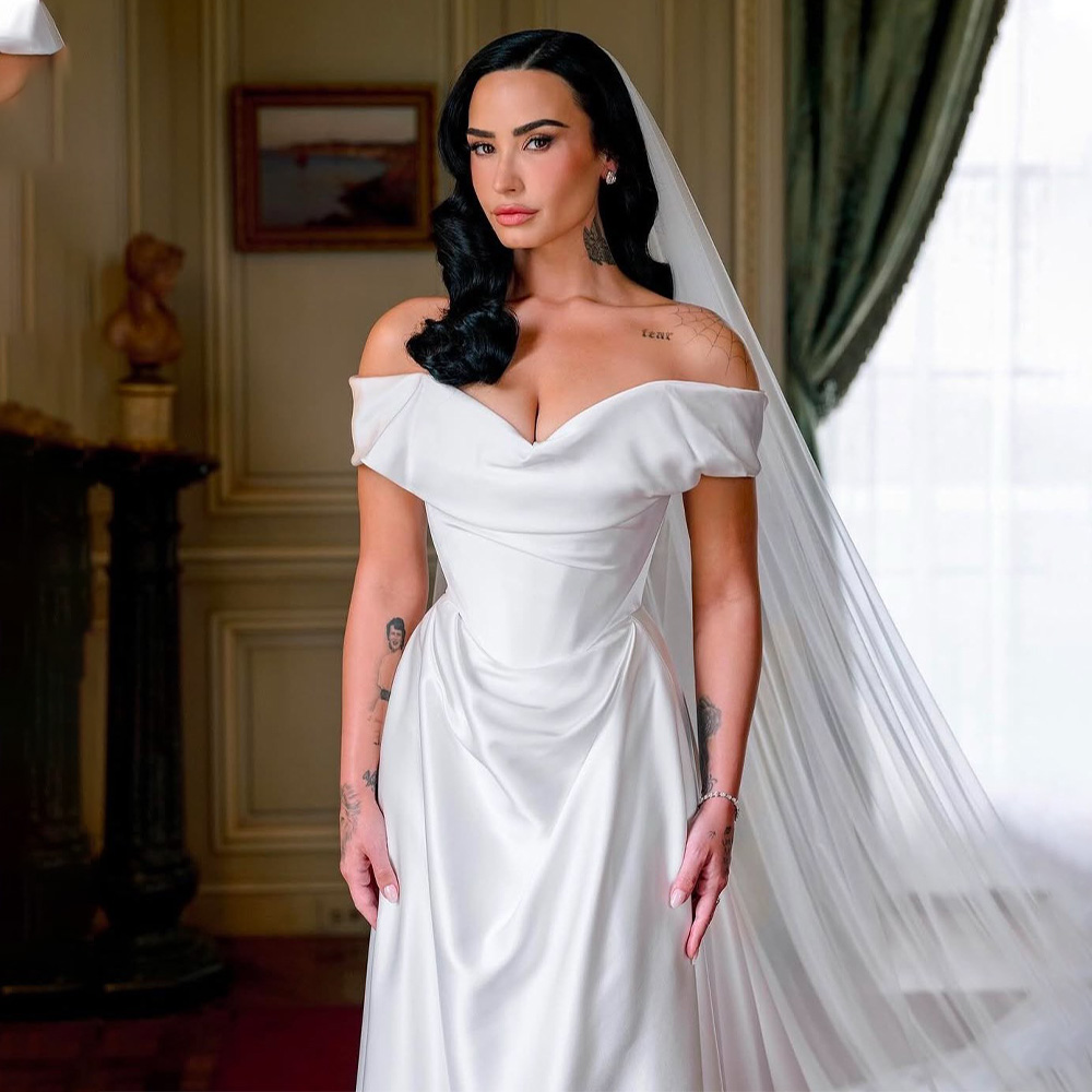 Charming Off The Shoulder Sweethart Pleat Satin Mermaid Wedding Dresses Sweep Train 2026 Vestido De Noival