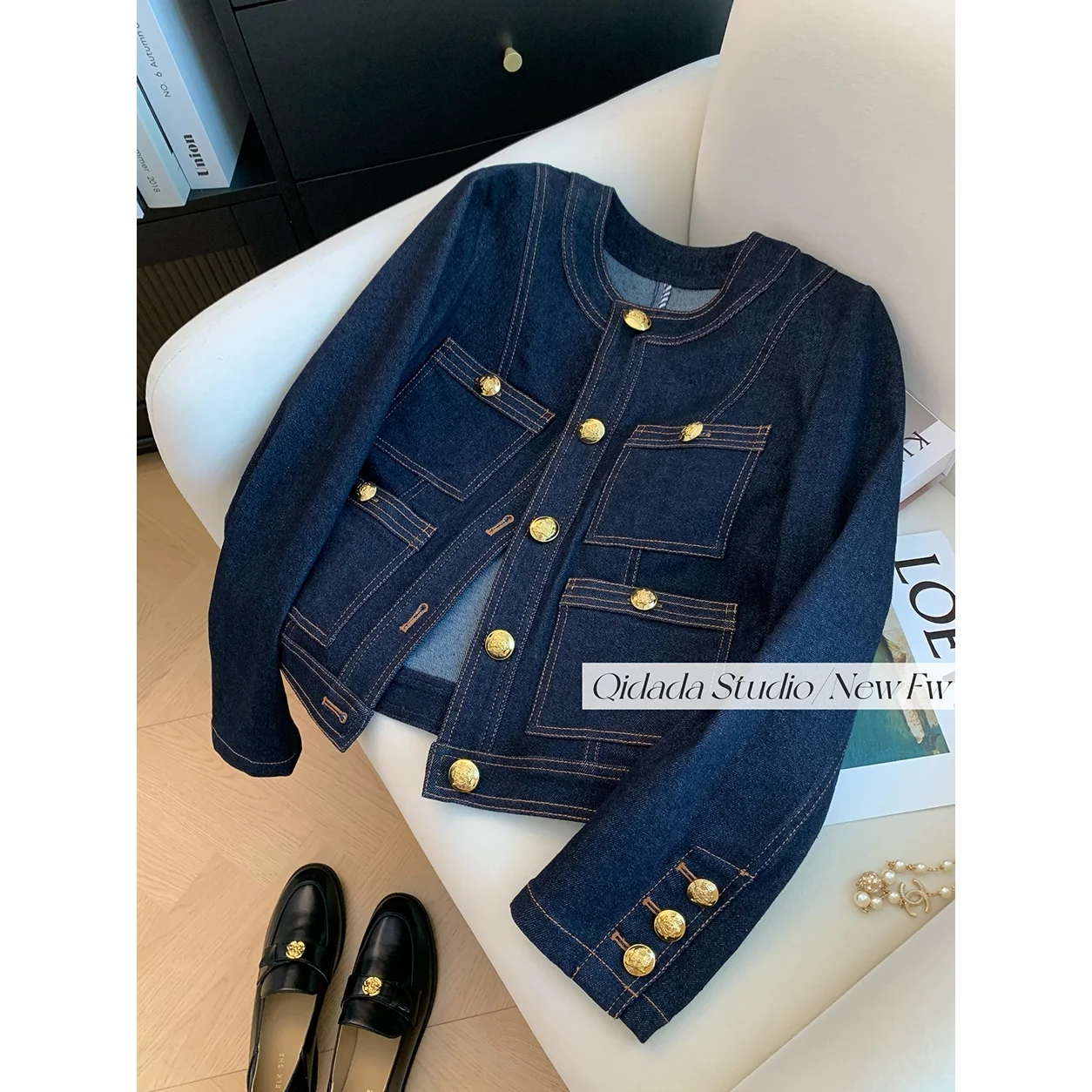 Blauer Rundhals-Jeansmantel im klassischen Stil 2024, neuer Damen-Frühling und Herbst, hochwertiges kurzes Retro-Lose-Temperament